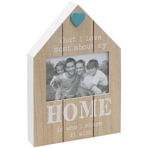 מסגרת עץ לתמונה בצורת בית עם כיתוב HOME