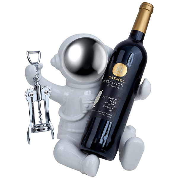 אסטרונאוט מעמד עם פותחן לבקבוק יין